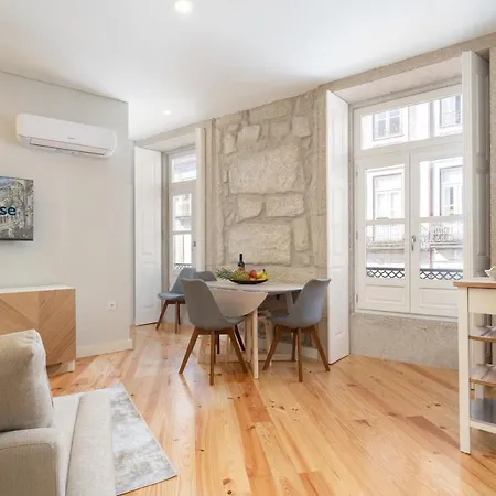 Host Wise - Enchanting Design Flat - Premium Location Apartment *