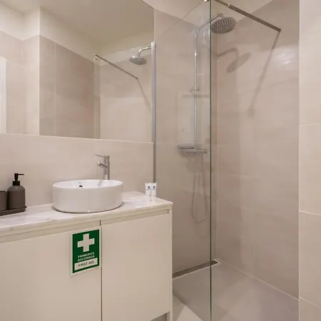 Apartment Host Wise - Enchanting Design Flat - Premium Location Porto