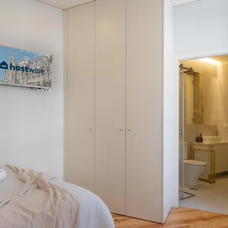 Host Wise - Enchanting Design Flat - Premium Location Apartment